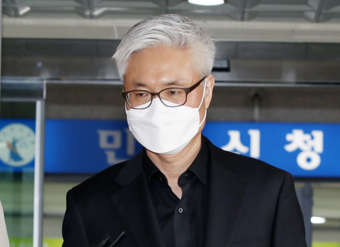 이태원 인파 위험을 예상한 정보 보고서를 삭제하라고 지시한 혐의로 재판에 넘겨진 박성민 전 서울경찰청 공공안녕정보외사부장(정보부장)이 첫 재판에서 혐의를 부인했다. 사진은 지난 2월14일 오후 서울 마포구 서울서부지방법원에서 열린 1심 선거 공판을 마친 뒤 법정을 나서는 박 전 부장. /사진=뉴스1 