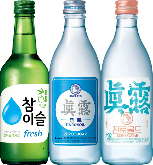 하이트진로의 대표 소주 라인업인 참이슬후레쉬(왼쪽부터), 진로이즈백, 진로골드. /사진=하이트진로