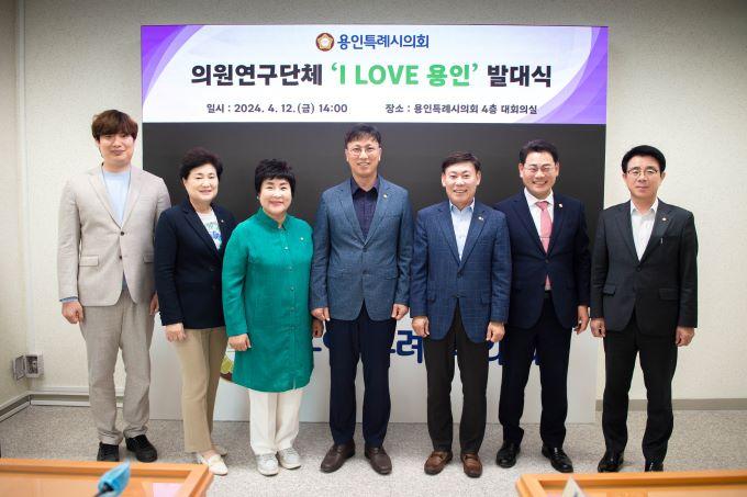 왼쪽부터 이상욱, 남홍숙, 장정순, 김병민, 황재욱, 이진규, 김윤선 의원