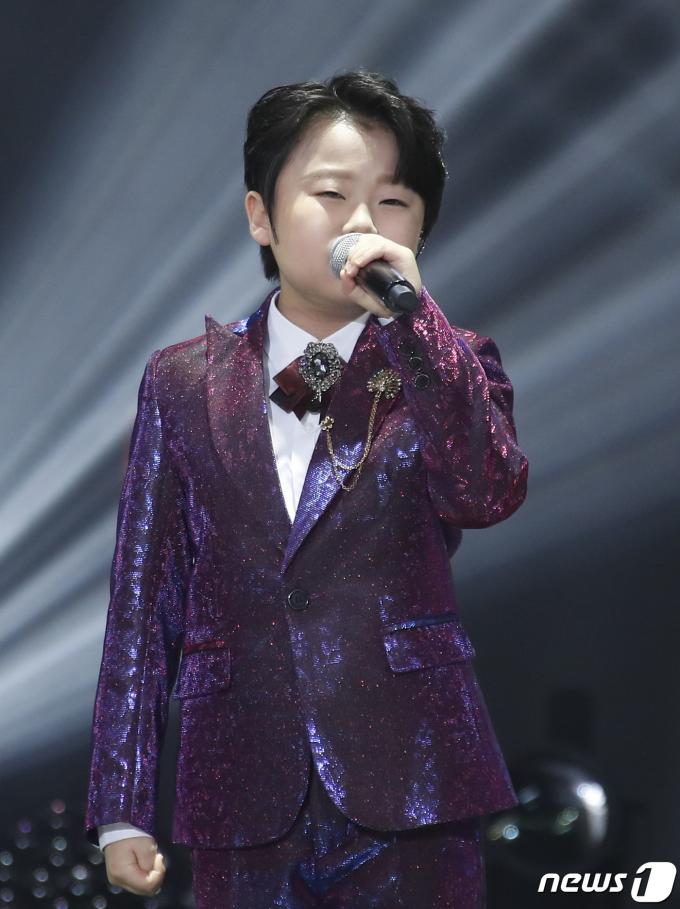 [사진] 황민호, 트롯왕자님