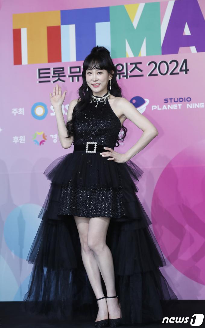 [사진] 김의영, 블랙의 우아함