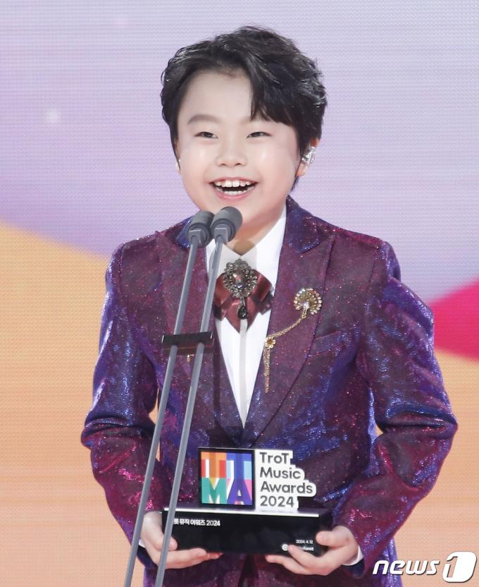 [사진] 황민호, 우리 호우주의보 사랑합니다