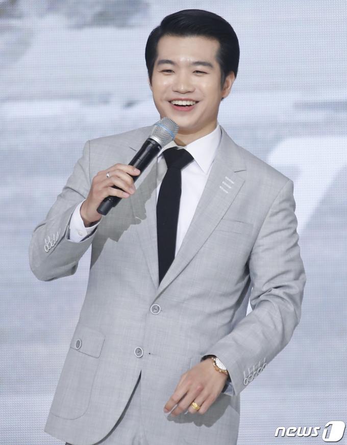 [사진] 조명섭, 모던보이의 따뜻한 미소