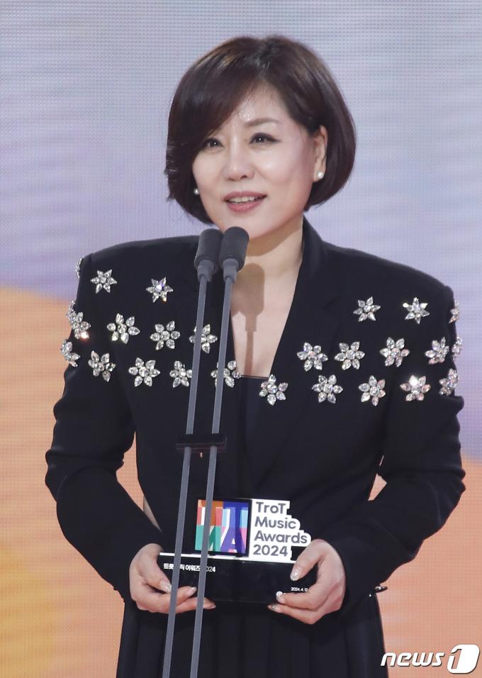 [사진] 한혜진, 트롯뮤직어워즈 2024 '골든레코드상'