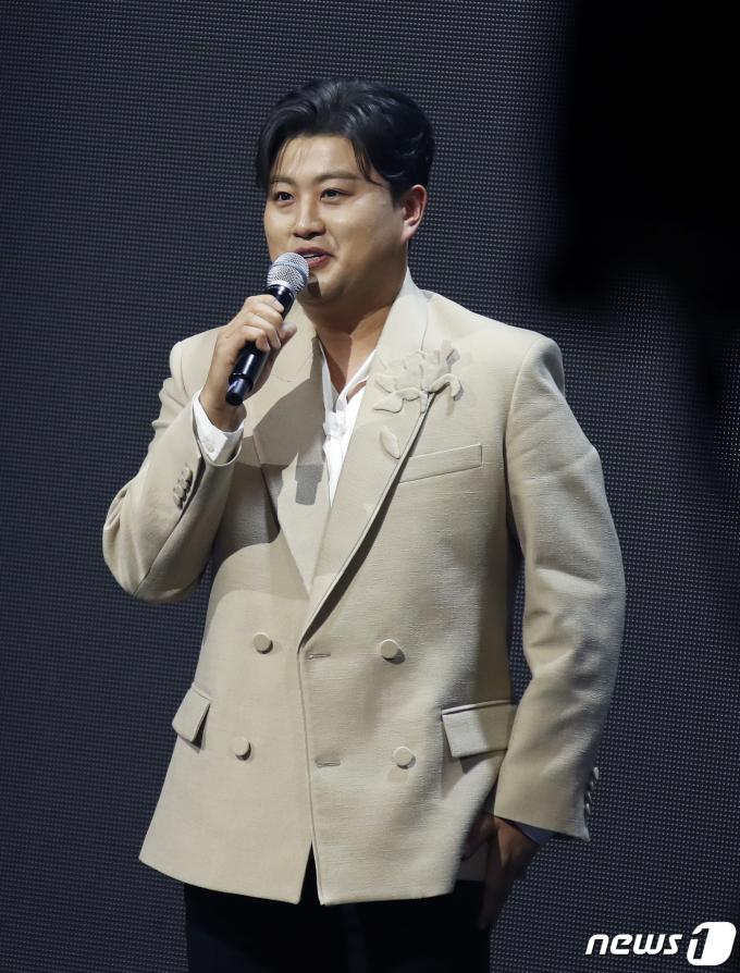 [사진] 김호중, 심수봉 선배님을 소개합니다