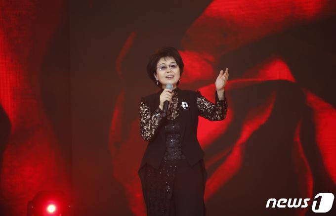 [사진] 심수봉, 가슴을 저미는 노래