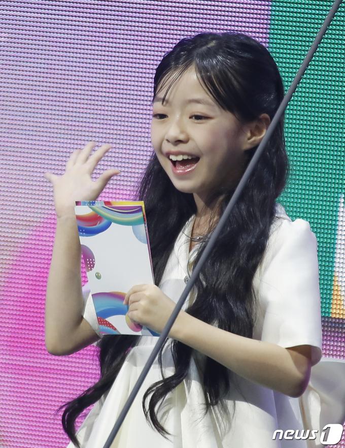 [사진] '연진이 딸' 오지율, 오늘은 시상자