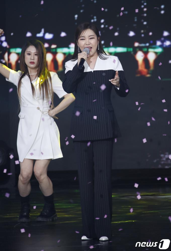 [사진] 송가인, 봄꽃 처럼 설레는 무대