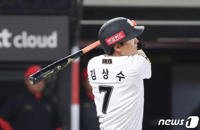 KT 위즈 김상수가 12일 열린 KBO리그 수원 SSG 랜더스전에서 2회말 역전 3점 홈런을 터뜨리며 팀 승리를 이끌었다. 2024.4.2/뉴스1 ⓒ News1 김영운 기자