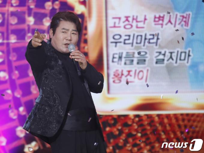 [사진] 진성, 나에게 태클을 걸지마