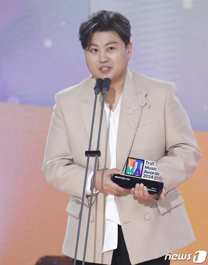 [사진] 김호중, 트롯 최고의 가수상