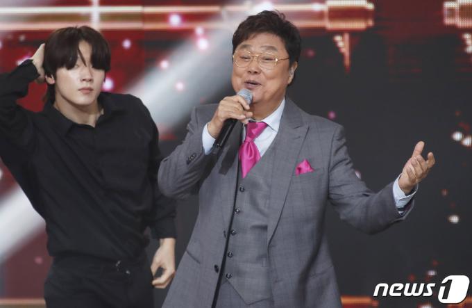 [사진] 남진, 데뷔 60주년 트롯 레전드의 빛나는 무대