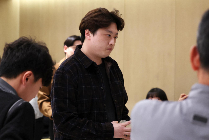 박단 대한전공의협의회(대전협) 비상대책위원장이 7일 오후 서울 용산구 대한의사협회에서 열린 의대정원 증원 저지를 위한 비상대책위원회 제7차 회의에 참석하고 있다./사진=뉴시스