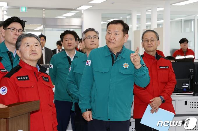 [사진] 봄철 산불재난 대비태세 현장 점검하는 이상민 장관