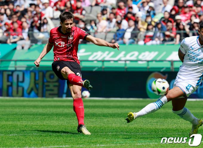 [사진] 팔로세비치 '이게 안들어가네'