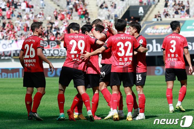 [사진] 동점골에 기뻐하는 FC서울