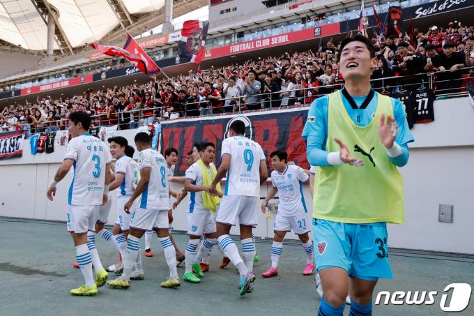 [사진] FC서울 상대 세 골 터뜨린 포항