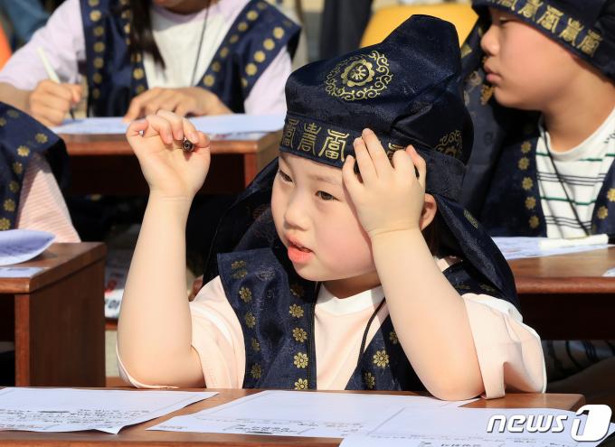 [사진] 고뇌하는 유생