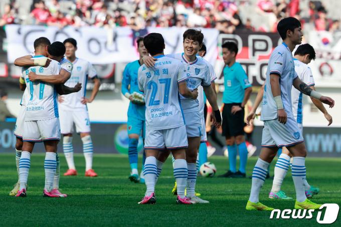 [사진] 서울 상대 4-2 승리 거둔 포항