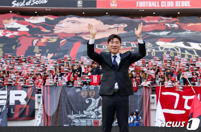 [사진] 고요한 은퇴식, FC서울 서포터즈 '수호신'과 함께