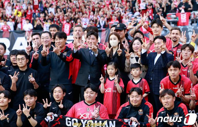 [사진] 고요한 '영구결번 13번'
