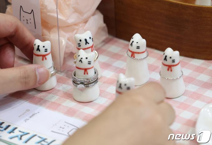 [사진] 귀여운 고양이 반지걸이