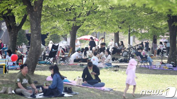 [사진] '주말 맞아 나들이 나선 시민들'