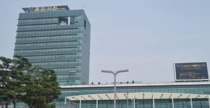용인시가 민간임대주택사업과 관련해 신고되지 않은 투자에 주의해야 한다며 현수막을 내걸었다. /사진=뉴시스