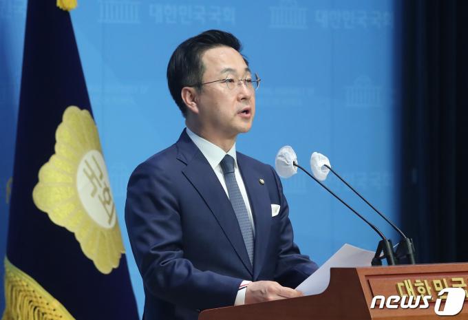 [사진] 박성준 대변인 '채상병 특검법 즉각 수용하라'