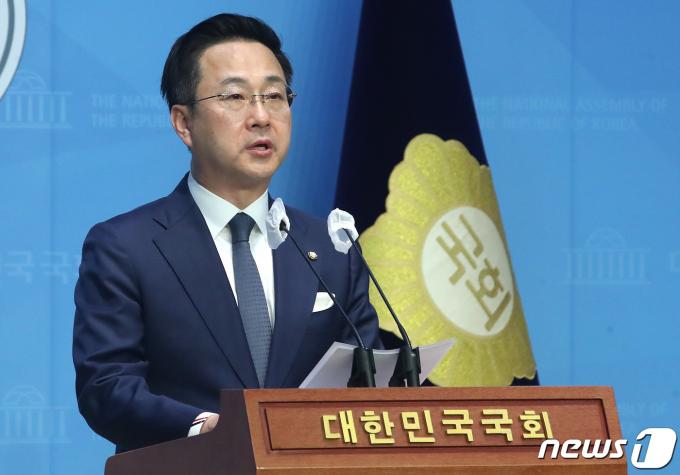[사진] 채상병 특검법 즉각 수용 촉구하는 박성준 대변인
