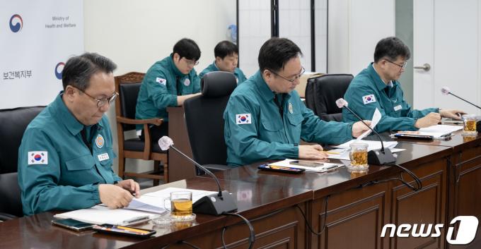 [사진] 의사 집단행동 중수본 회의 주재하는 조규홍 장관