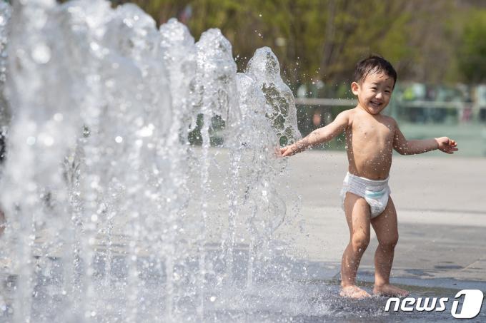 [사진] '앗 차가워'