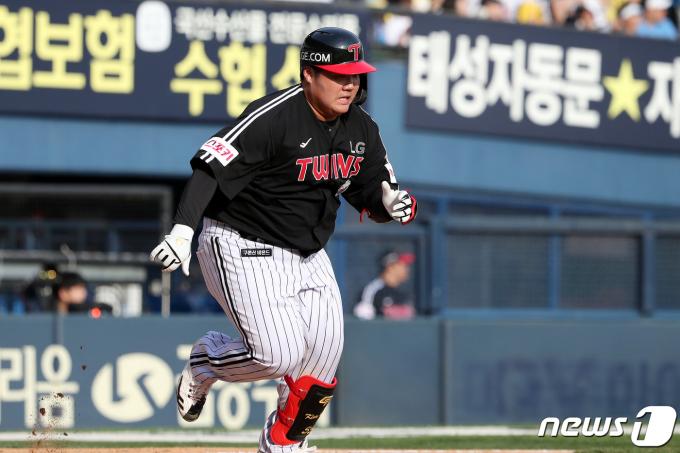 [사진] 1루 향하는 김범석
