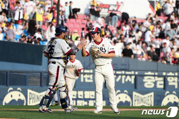 [사진] 9대5 승리 거둔 두산