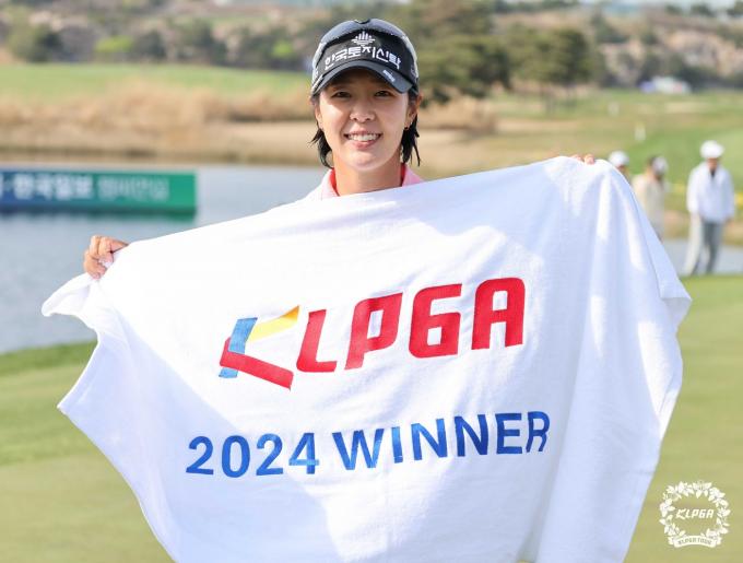 한국여자프로골프(KLPGA) 투어 메디힐·한국일보 챔피언십 우승을 차지한 박지영(KLPGA 제공)