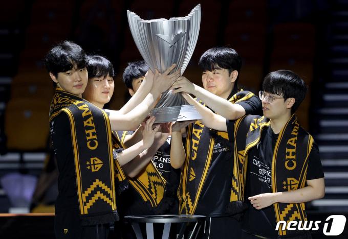 [사진] LCK 스프링 우승 차지한 젠지