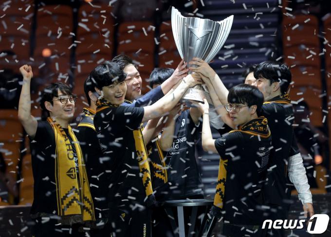 [사진] LCK 스프링 정상에 오른 젠지