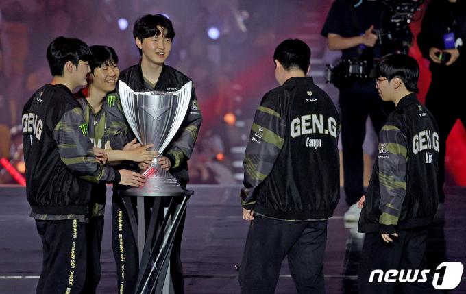 [사진] LCK 스프링 우승 차지하는 젠지