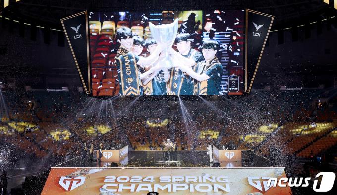 [사진] LCK 스프링 정상에 등극한 젠지