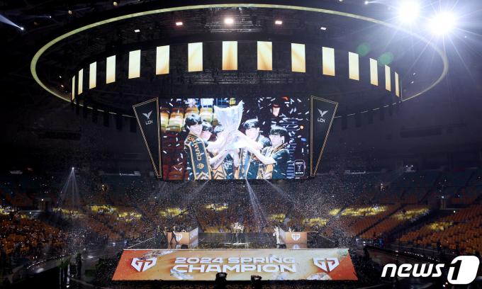 [사진] 젠지, T1 누르고 LCK 스프링 우승