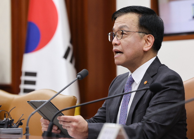 최상목 경제부총리 겸 기획재정부 장관이 15일 서울 종로구 정부서울청사에서 열린 비상경제장관회의에서 모두발언을 하고 있다./사진=뉴스1