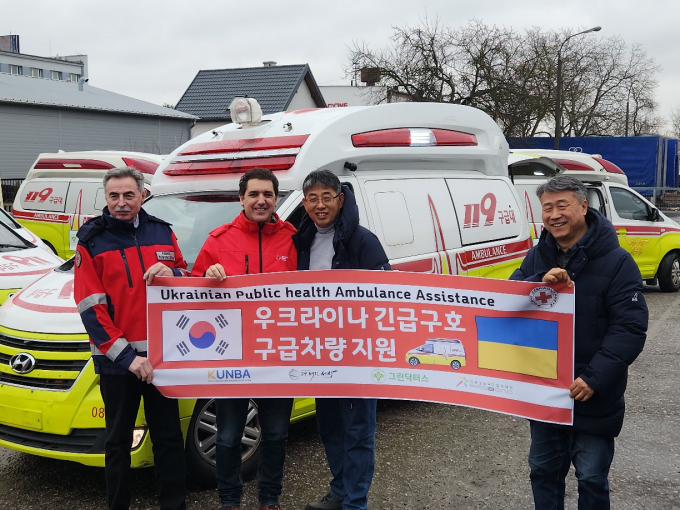  지난 2023년 11월23일 부산신항에서 선적한 부산시소방재난본부의 퇴역 구급차 12대가 2024년 2월 초 폴란드 그다니스크항에 도착해 폴란드 적십자사를 통해 우크라이나 측에 인도됐다./사진=그린닥터스