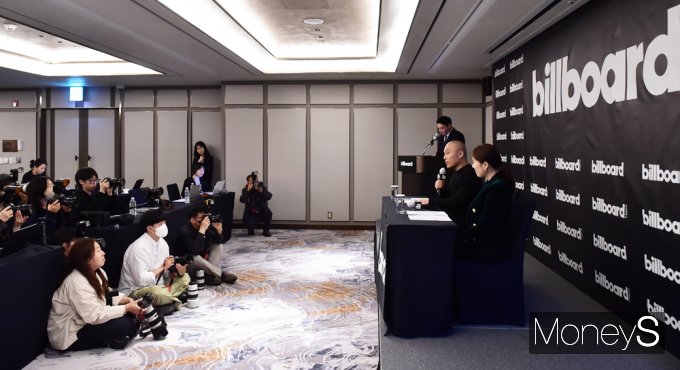 [머니S포토] 취재진만난 빌보드 CEO 