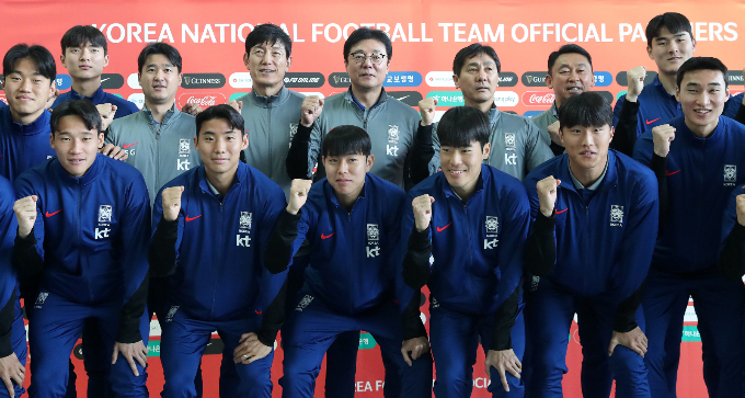 2024 파리올림픽 진출을 노리는 한국 23세 이하(U23) 축구대표팀이 오는 17일(한국시각) 조별리그 1차전에서 아랍에미리트를 상대한다. 사진은 지난 5일 인천공항을 통해 출국을 준비하는 한국 선수단. /사진=뉴스1
