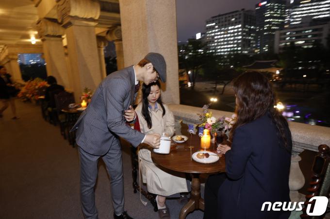 [사진] 밤의 석조전에서 즐기는 디저트와 가배