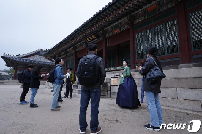 [사진] 해진 후 즐기는 고궁의 운치