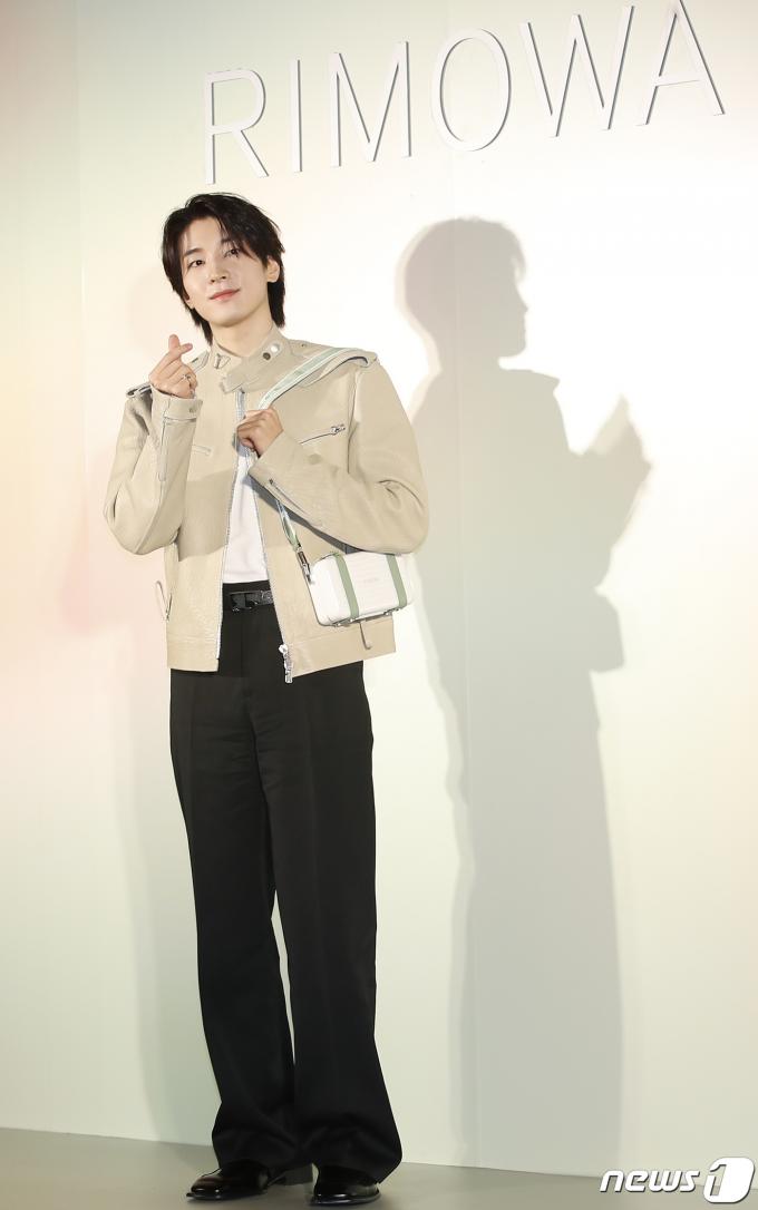 [사진] 세븐틴 원우, 하트를 드려요