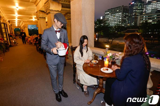 [사진] 석조전 테라스에서 즐기는 봄밤 운치