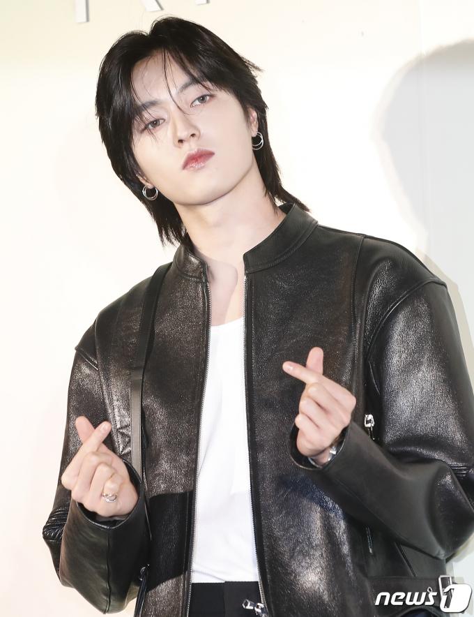 [사진] 트레저 하루토, 하트 두개