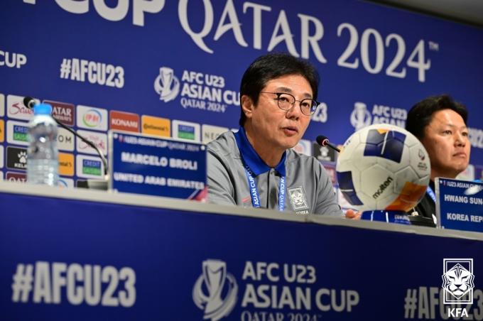 [사진] 황선홍 감독 '죽음의 조, UAE전 각오는'